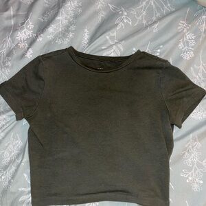 Wild Fable cropped green tee shirt